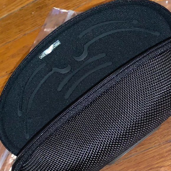 Oakley Soft Vault Sunglass case - Picture 4 of 4